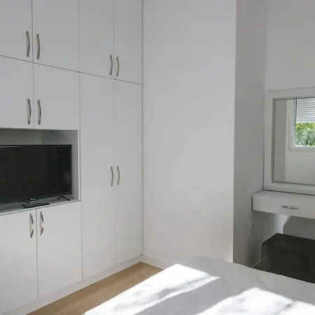 Sab 1 Cozy Modern Apartment Fier Exterior photo